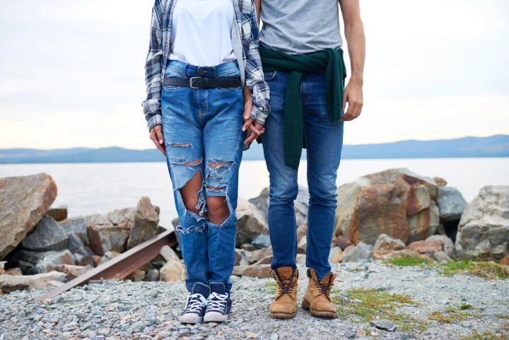 Hand in Hand im Boyfriend Style