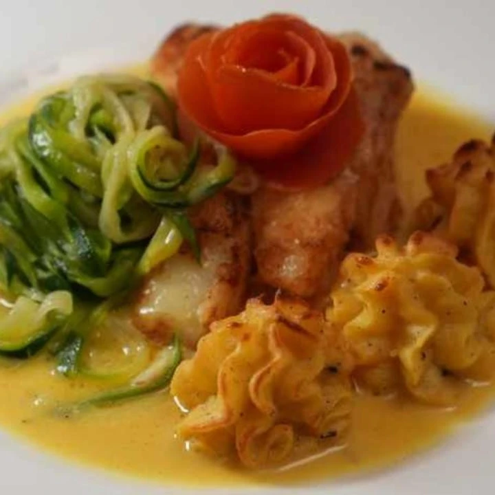 rezept-pistazien-cheesecake-toertchen-mit-himbeerspiegel-und-pistazien-crunch (1)