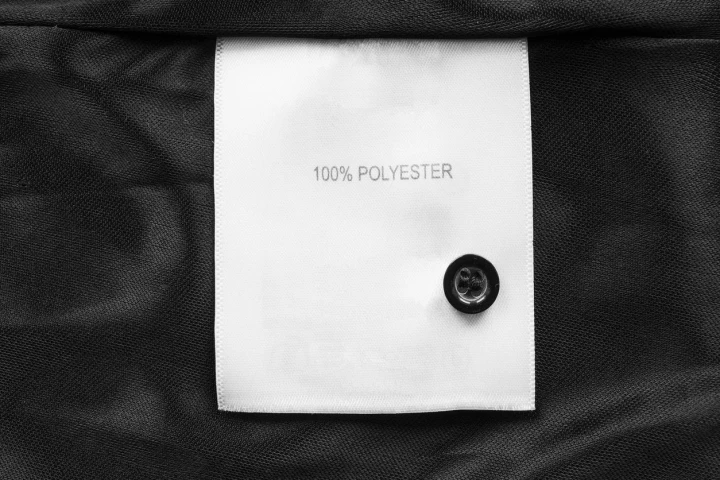 Label, das über den Anteil an Polyester innerhalb einer Textilie informiert