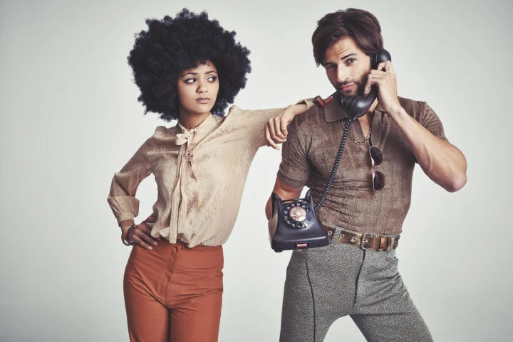 Mann und Frau im Retro-Look