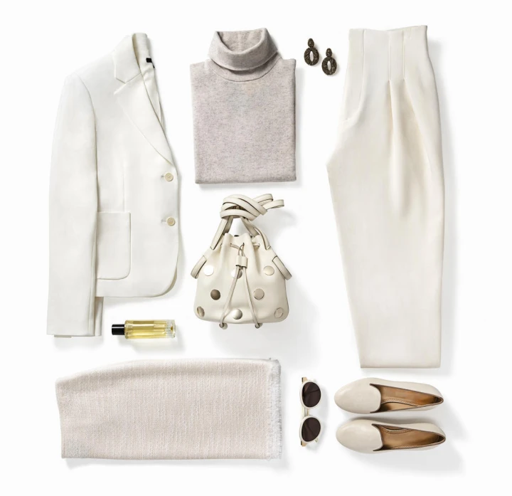 Zusammengestelltes Outfit für eine Frau im Monochrome-Style 