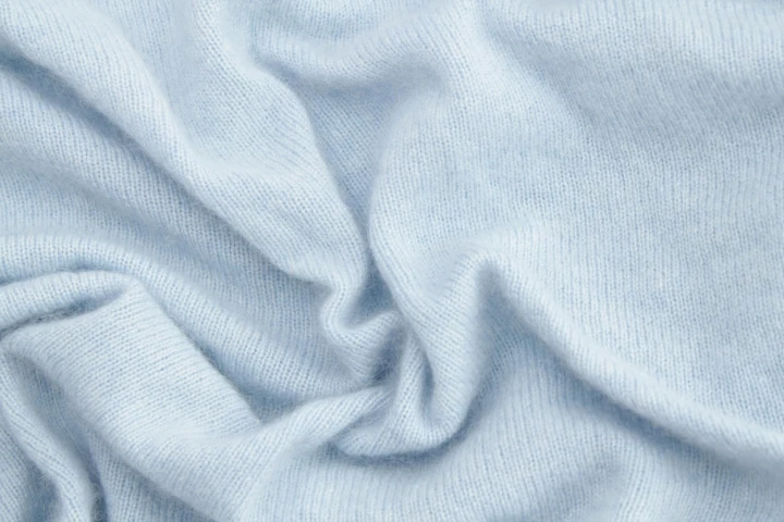 Blauer Cashmere-Stoff zusammengerafft