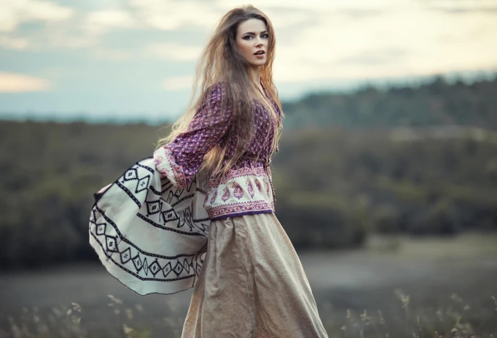 Junges Mädchen im Boho-Style