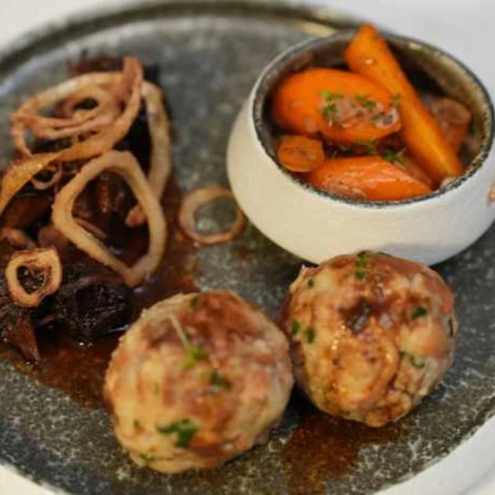 rezept-pistazien-cheesecake-toertchen-mit-himbeerspiegel-und-pistazien-crunch (2)