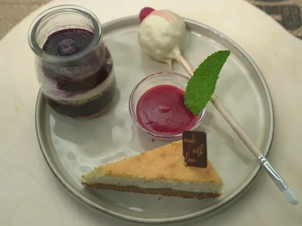 dreierlei-kaesekuchen-cakepops-und-zitronenkaesekuchen-rezept-bild-nr-2